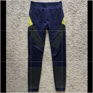 Fabletics leggings navy/neon size medium